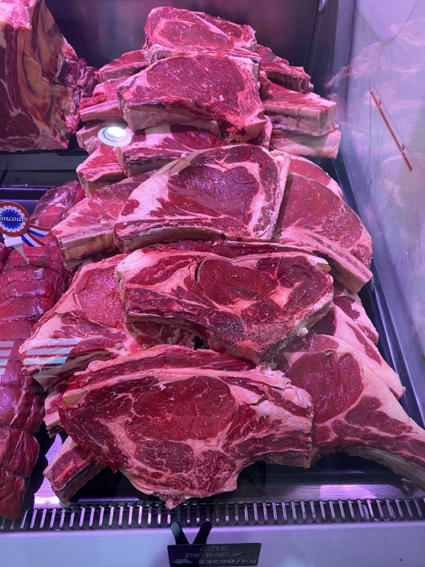 Des côtes de bœuf comme si il en pleuvait tout l’été à la Boucherie des Collines d’Aubagne